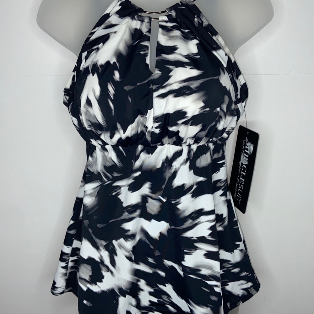Miracle suit magic suit key hole halter top soft cup tankini. NWT Size 8